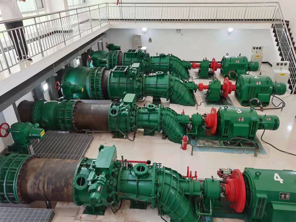 莊里水庫水電站，采用軸伸貫流式水輪機