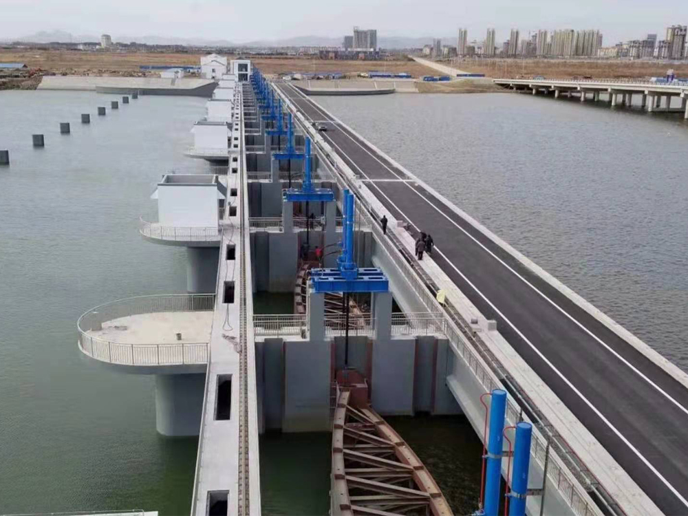 威海香水河擋潮閘，雙曲拱弧形結(jié)構(gòu)，獲發(fā)明專利